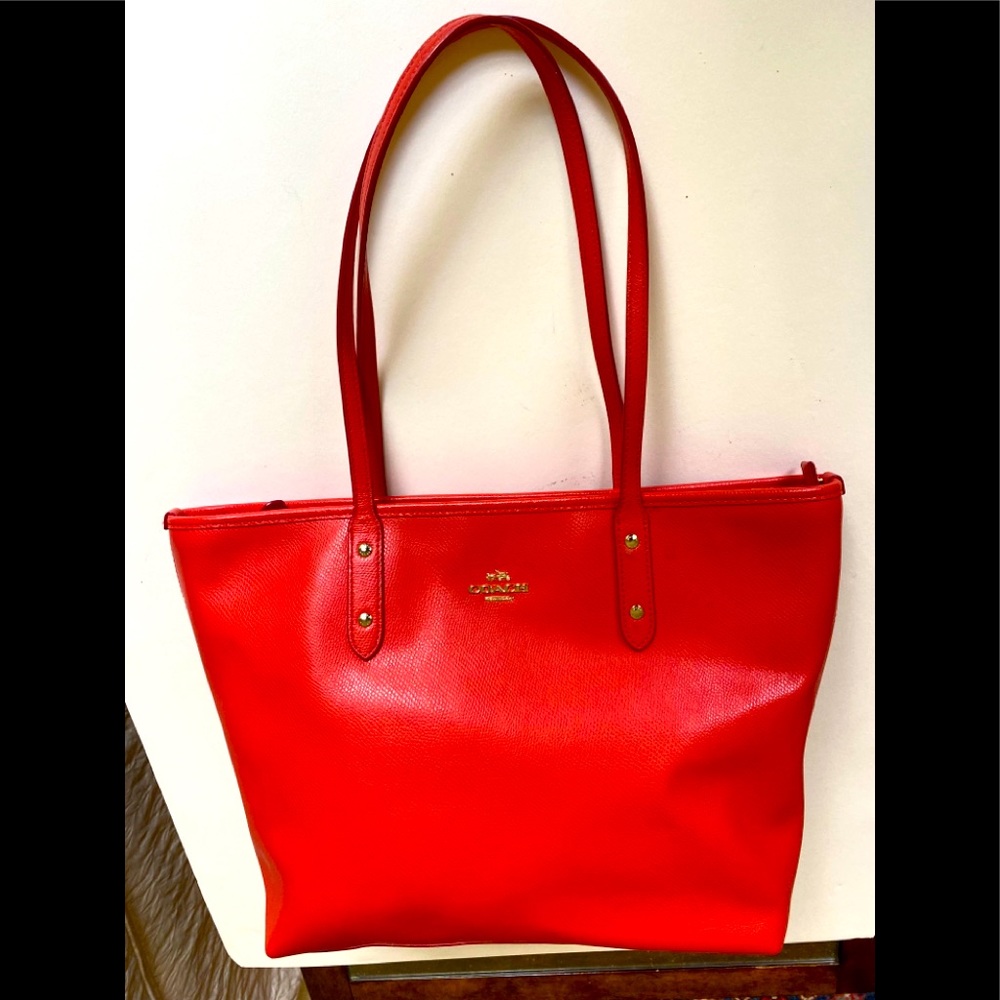 Coach Outlet Large Leather Tote Shoulder Bag 16”.